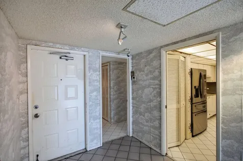 555 Oaks Lane Pompano Beach FL 33069