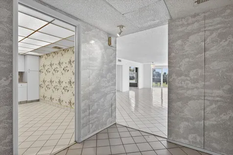 555 Oaks Lane Pompano Beach FL 33069