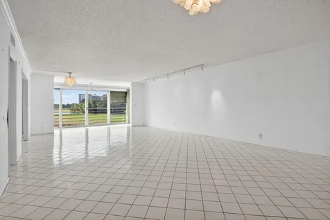 555 Oaks Lane Pompano Beach FL 33069