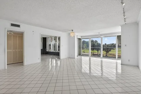 555 Oaks Lane Pompano Beach FL 33069