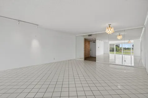 555 Oaks Lane Pompano Beach FL 33069
