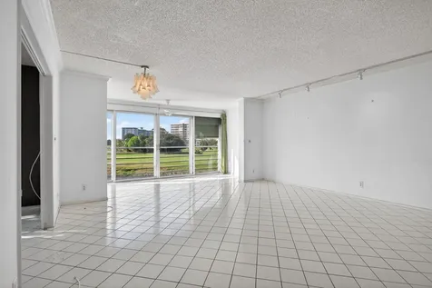 555 Oaks Lane Pompano Beach FL 33069