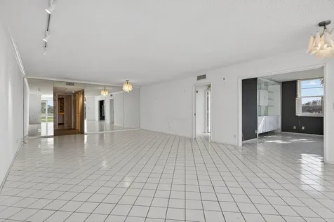 555 Oaks Lane Pompano Beach FL 33069