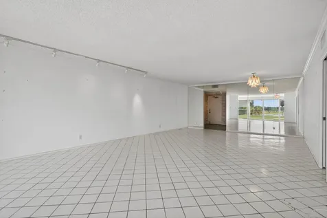 555 Oaks Lane Pompano Beach FL 33069
