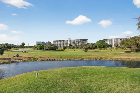 555 Oaks Lane Pompano Beach FL 33069