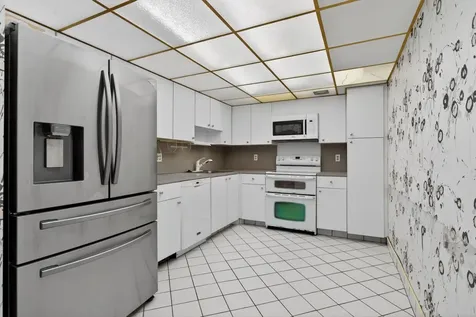 555 Oaks Lane Pompano Beach FL 33069