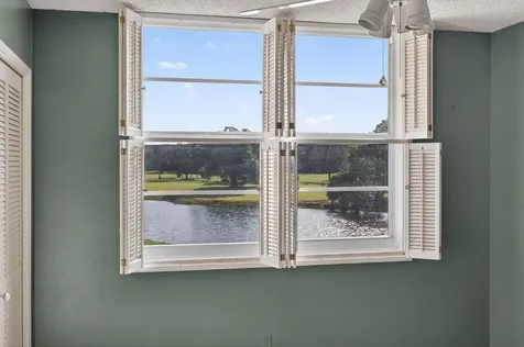 555 Oaks Lane Pompano Beach FL 33069