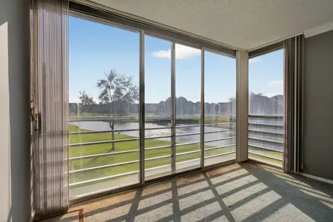 555 Oaks Lane Pompano Beach FL 33069