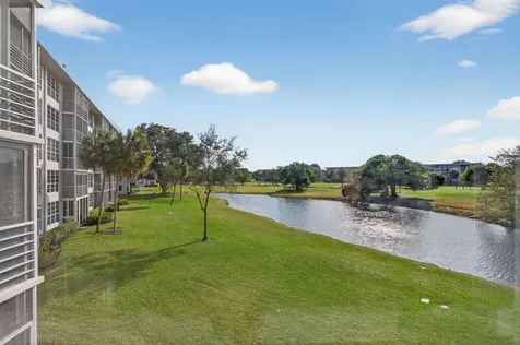 555 Oaks Lane Pompano Beach FL 33069