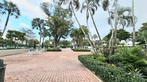 555 Oaks Lane Pompano Beach FL 33069