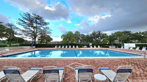 555 Oaks Lane Pompano Beach FL 33069