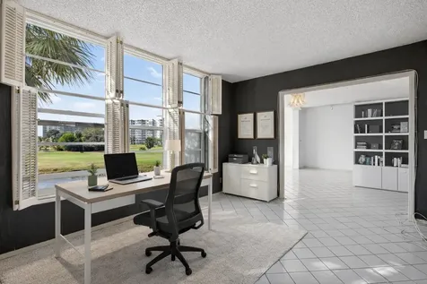555 Oaks Lane Pompano Beach FL 33069