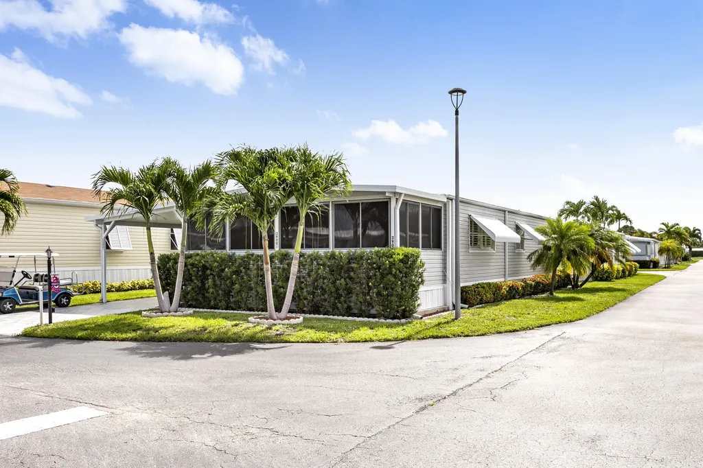 39001 Gayle Bay Boynton Beach FL 33436