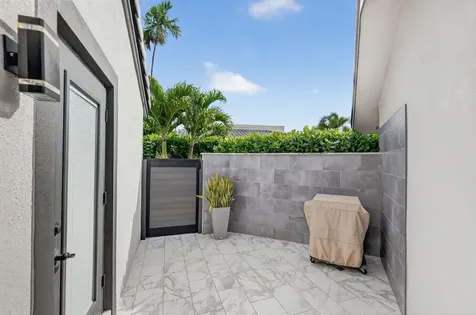 5212 Foxpointe Circle Delray Beach FL 33445