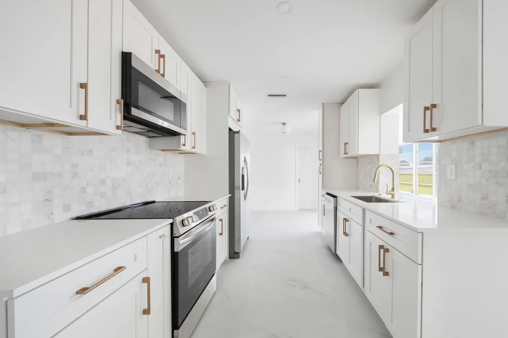 8508 Nw 59th Place Tamarac FL 33321