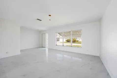 8508 Nw 59th Place Tamarac FL 33321