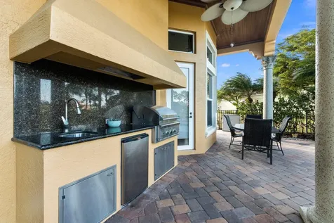 113 Se Via Verona Port Saint Lucie FL 34984