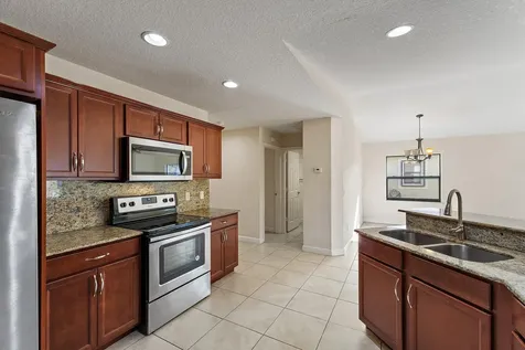 3 S Granada Lane Port Saint Lucie FL 34952