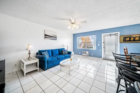203 Coventry I West Palm Beach FL 33417