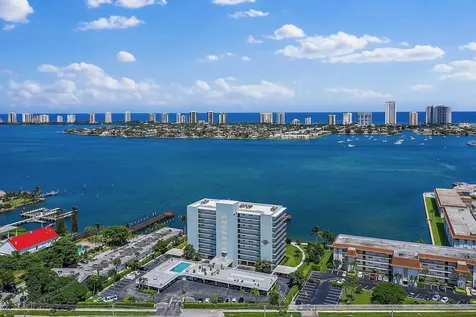 3040 Lake Shore Drive Riviera Beach FL 33404