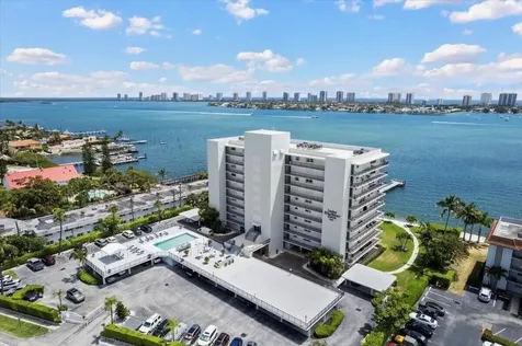 3040 Lake Shore Drive Riviera Beach FL 33404