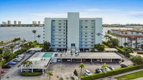 3040 Lake Shore Drive Riviera Beach FL 33404