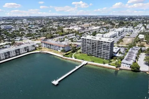 3040 Lake Shore Drive Riviera Beach FL 33404