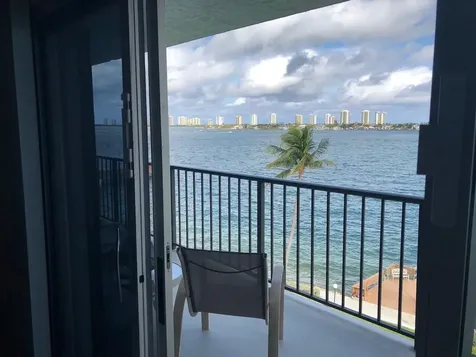 3040 Lake Shore Drive Riviera Beach FL 33404