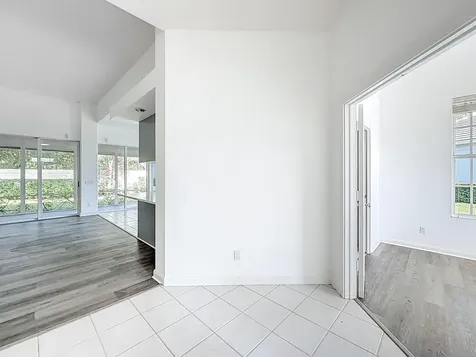 240 Nw Bentley Circle Port Saint Lucie FL 34986