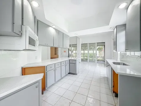 240 Nw Bentley Circle Port Saint Lucie FL 34986