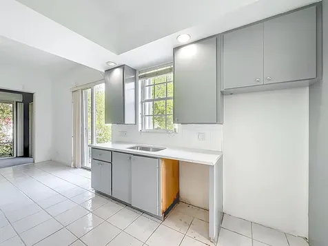240 Nw Bentley Circle Port Saint Lucie FL 34986