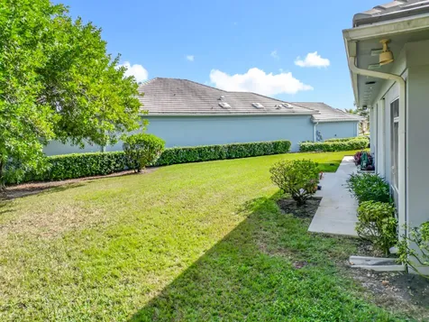 240 Nw Bentley Circle Port Saint Lucie FL 34986