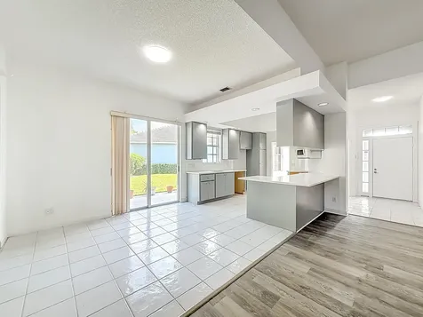 240 Nw Bentley Circle Port Saint Lucie FL 34986