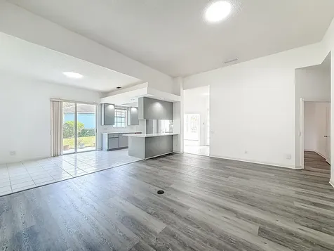 240 Nw Bentley Circle Port Saint Lucie FL 34986