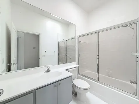 240 Nw Bentley Circle Port Saint Lucie FL 34986