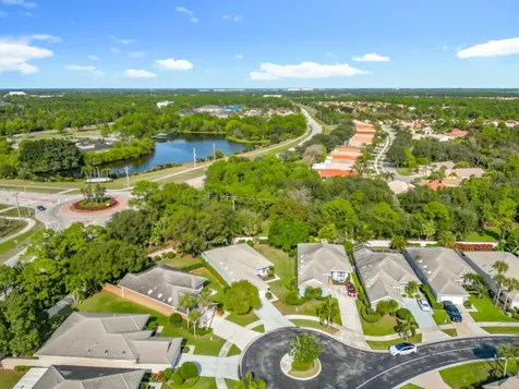 240 Nw Bentley Circle Port Saint Lucie FL 34986