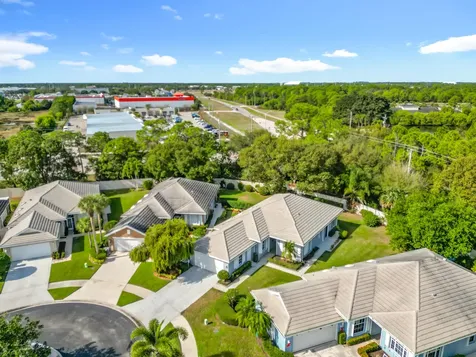 240 Nw Bentley Circle Port Saint Lucie FL 34986
