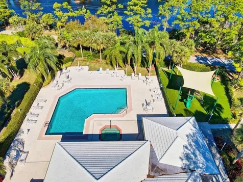 18174 SE Fairview Circle Tequesta FL 33469