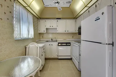 325 Saxony G Delray Beach FL 33446