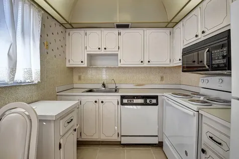325 Saxony G Delray Beach FL 33446