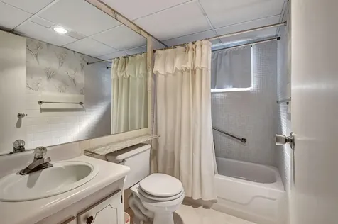 325 Saxony G Delray Beach FL 33446