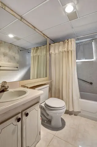 325 Saxony G Delray Beach FL 33446