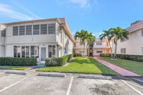 325 Saxony G Delray Beach FL 33446