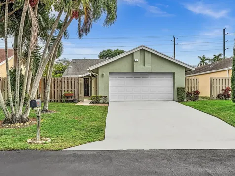 1045 Nw 18th Avenue Delray Beach FL 33445