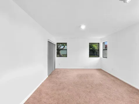 1045 Nw 18th Avenue Delray Beach FL 33445