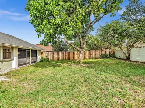 1045 Nw 18th Avenue Delray Beach FL 33445