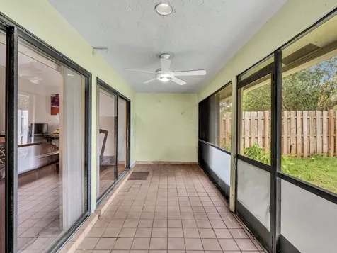 1045 Nw 18th Avenue Delray Beach FL 33445