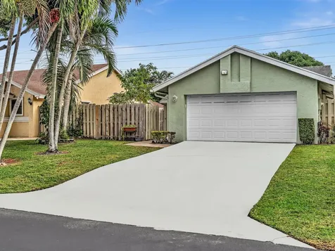 1045 Nw 18th Avenue Delray Beach FL 33445