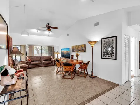 1045 Nw 18th Avenue Delray Beach FL 33445