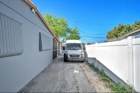 7151 Taft Street Hollywood FL 33024